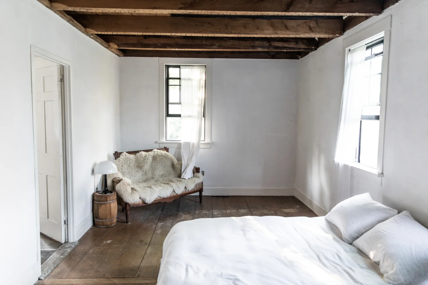 back-bedroom-3-high-ridge-farm-greta-rybus-1466x977.jpg