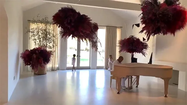 Kanye-West-Kim-Kardashian-living-room-z.jpg