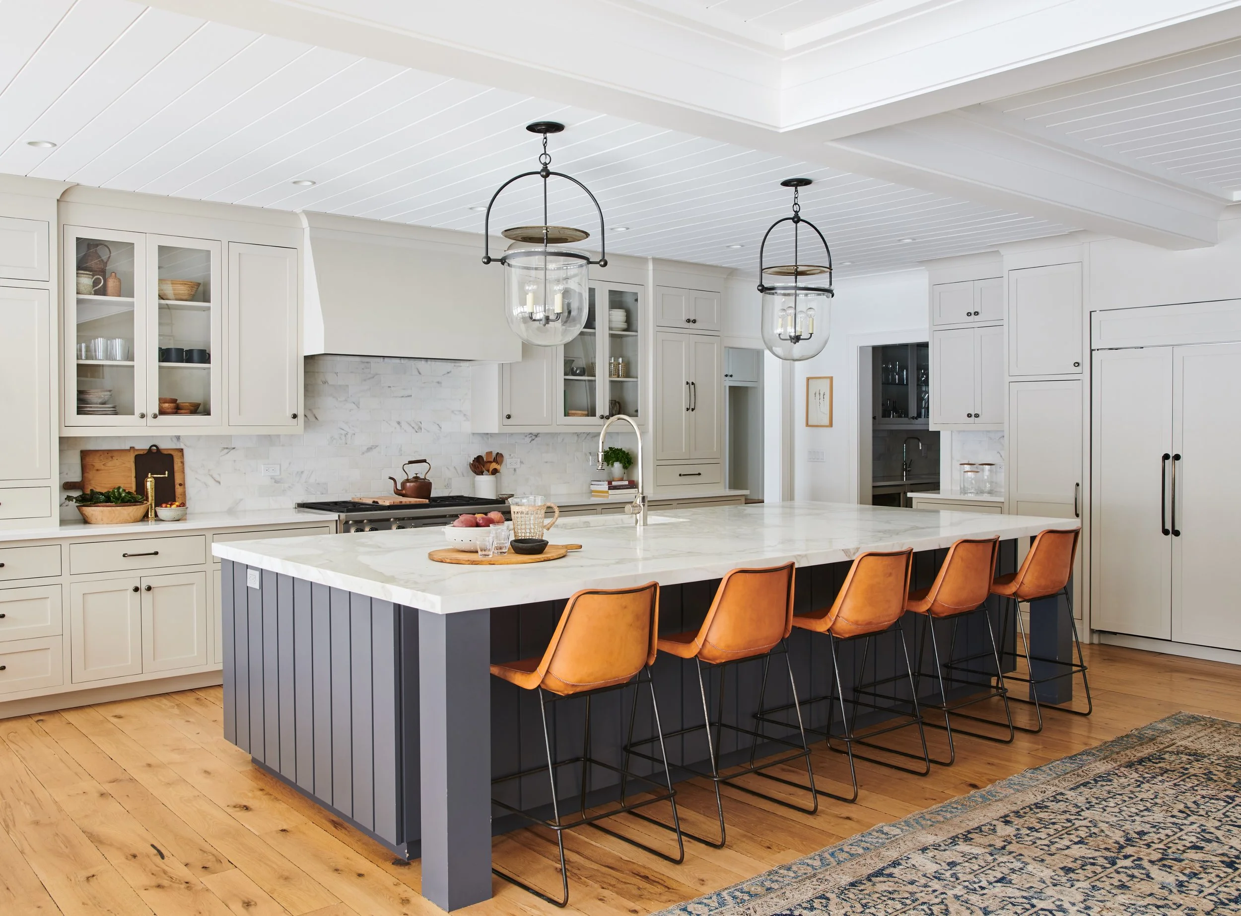 Amber-Interiors-Client-Tupac-Meets-Biggie-To-Decorate-The-Diggies-17.jpg