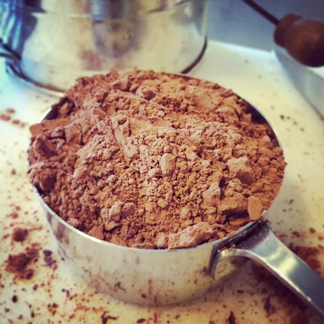 Measuring cocoa powder