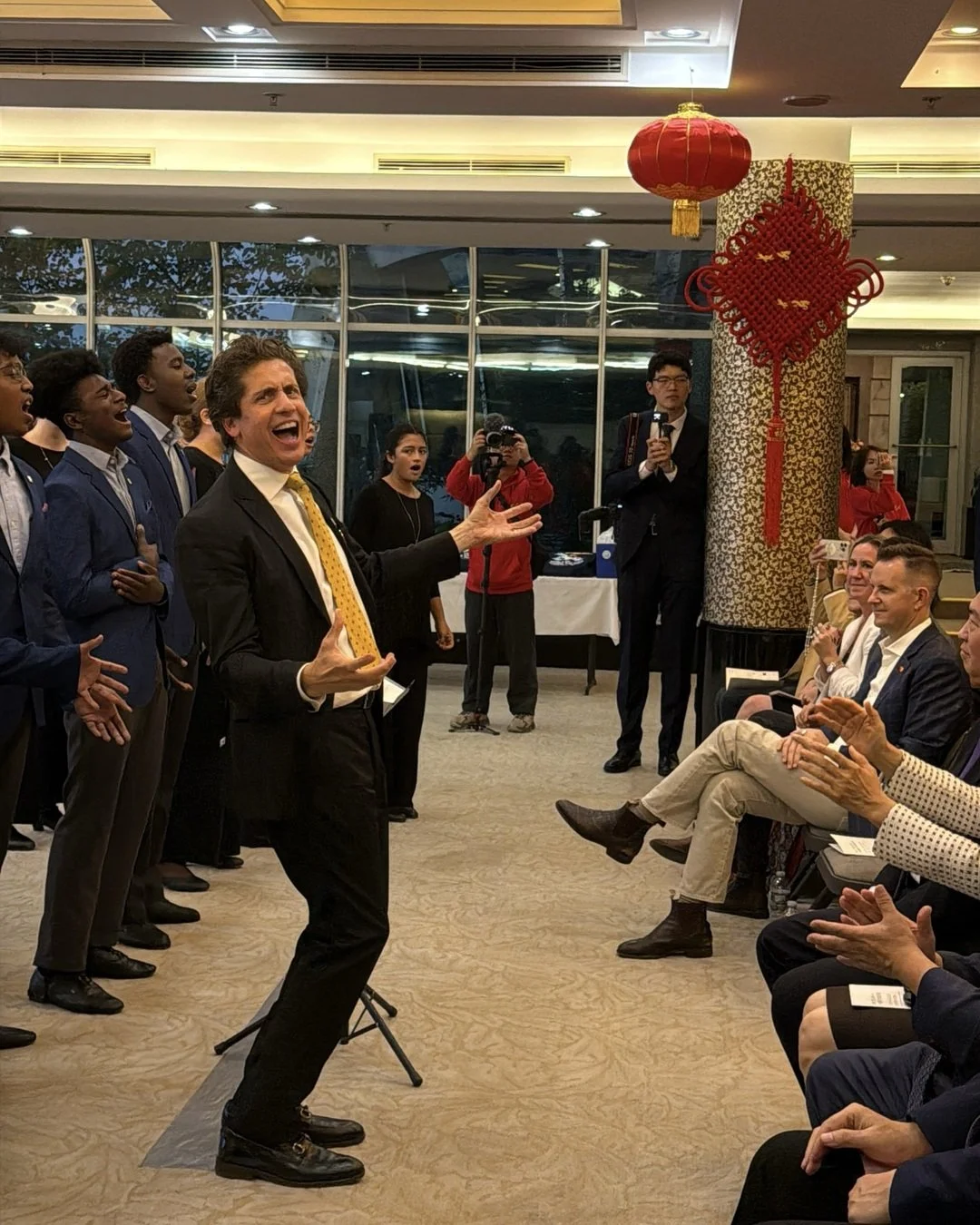 On October 8, our singers and the Guangdong Experimental High School Choir performed "Youth Dialogue for the Future" at the Consulate General of the People's Republic of China in New York, with young musicians from the Lang Lang Internation