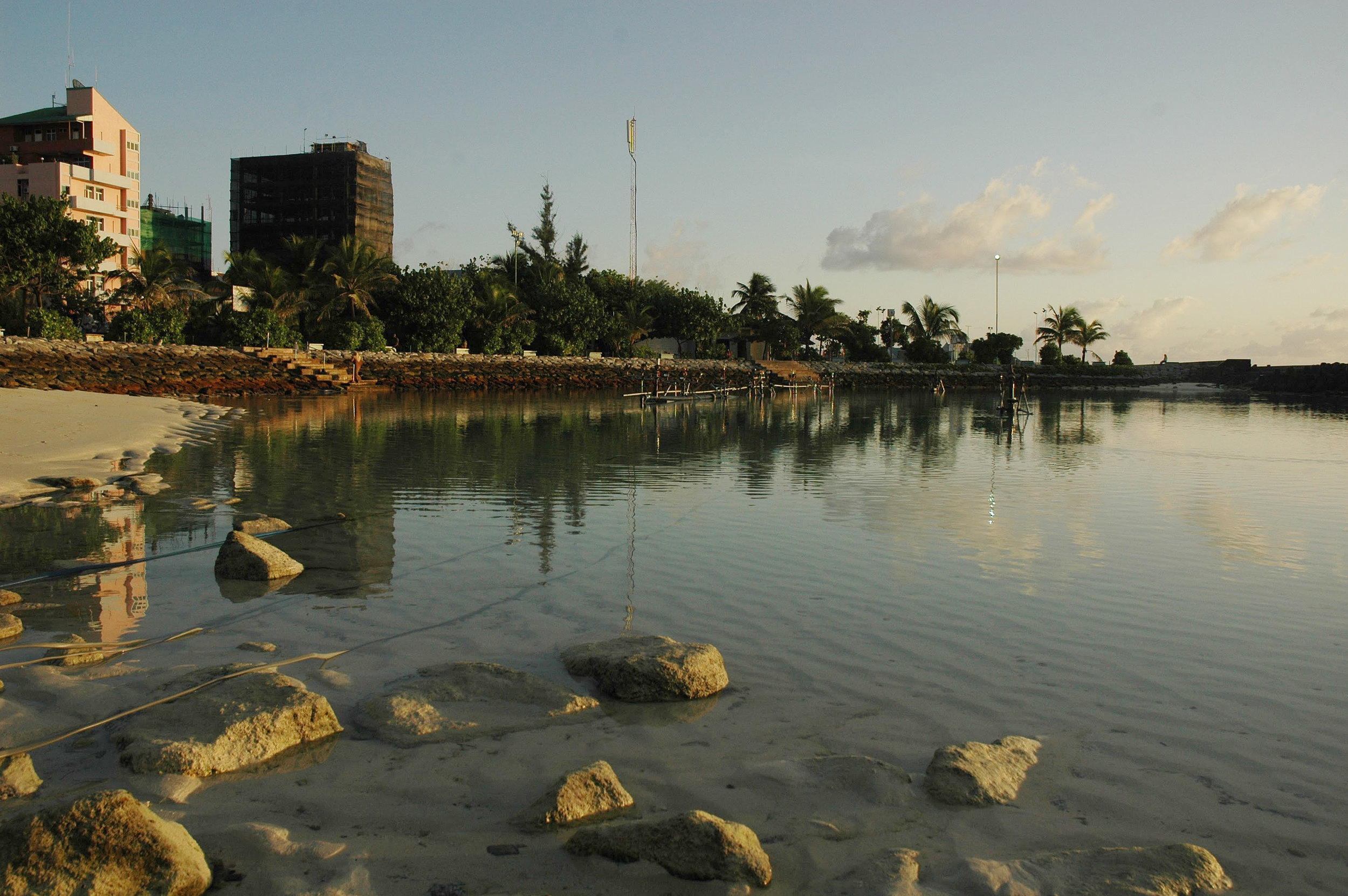 The Artificial Beach at low tide. Henveiru ward Nikon D70s (2007)