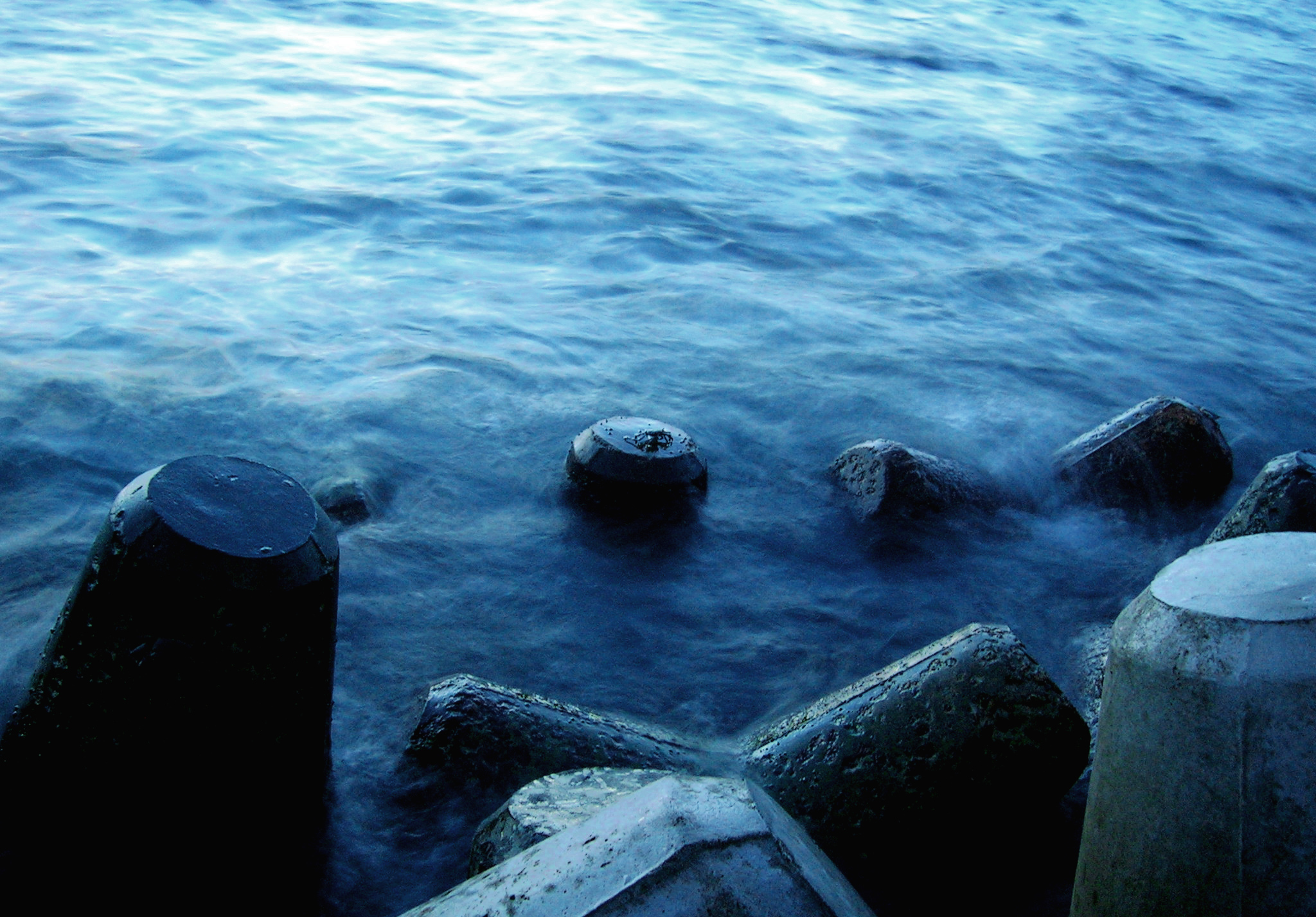 Crab sits on the exposed tip of a submerged rock. Nikon Coolpix 3200 (2007)