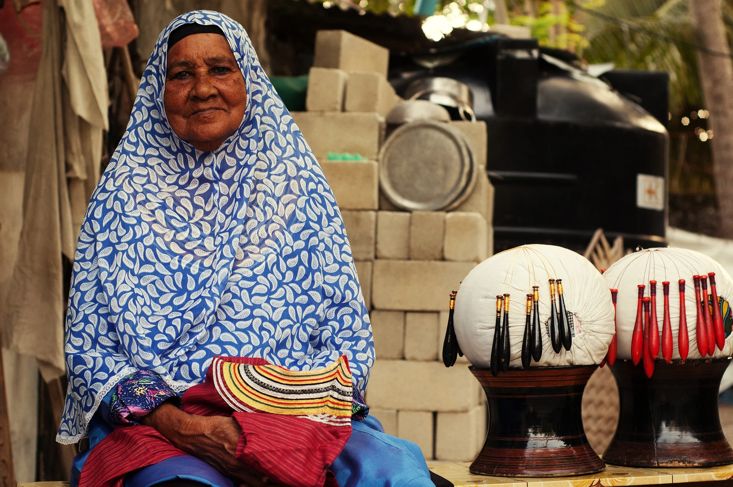 2009-05-16 - Haa Dhaalu - Kulhudhuffushi - D70s - Boavalhu lady 1.jpg