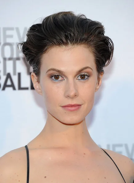 Elettra+Wiedemann+Arrivals+NYC+Ballet+Fall+1K5D77rE-vcl.jpg