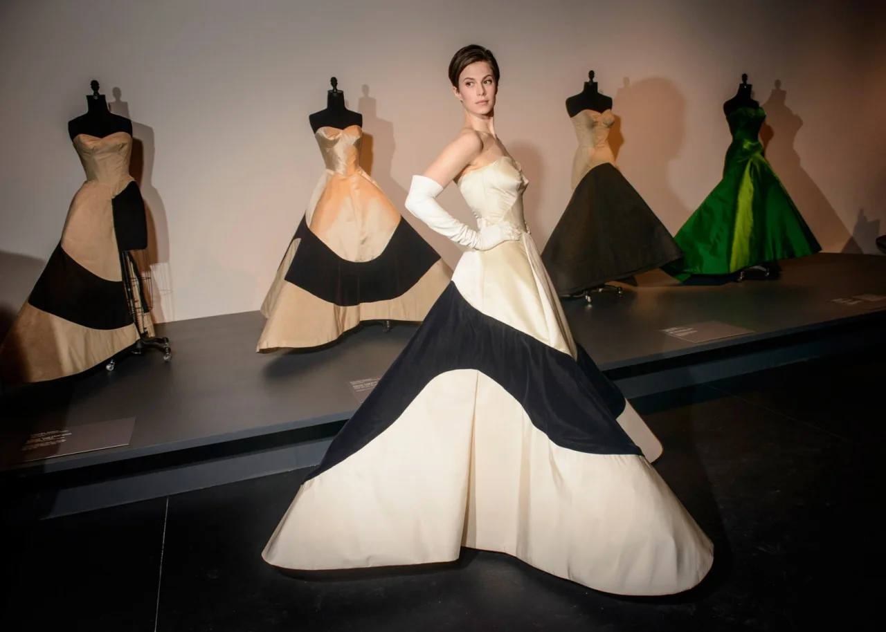 costume-institute-charles-james-07_152237326227.jpg_gallery_max.jpg