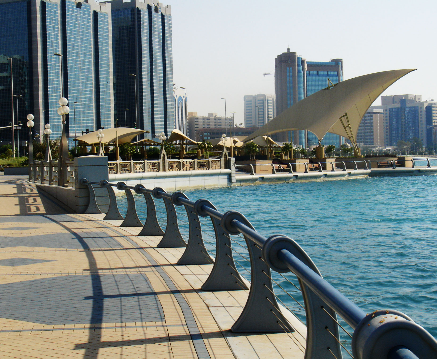 Abu Dhabi Corniche Waterfront 04-01.jpg