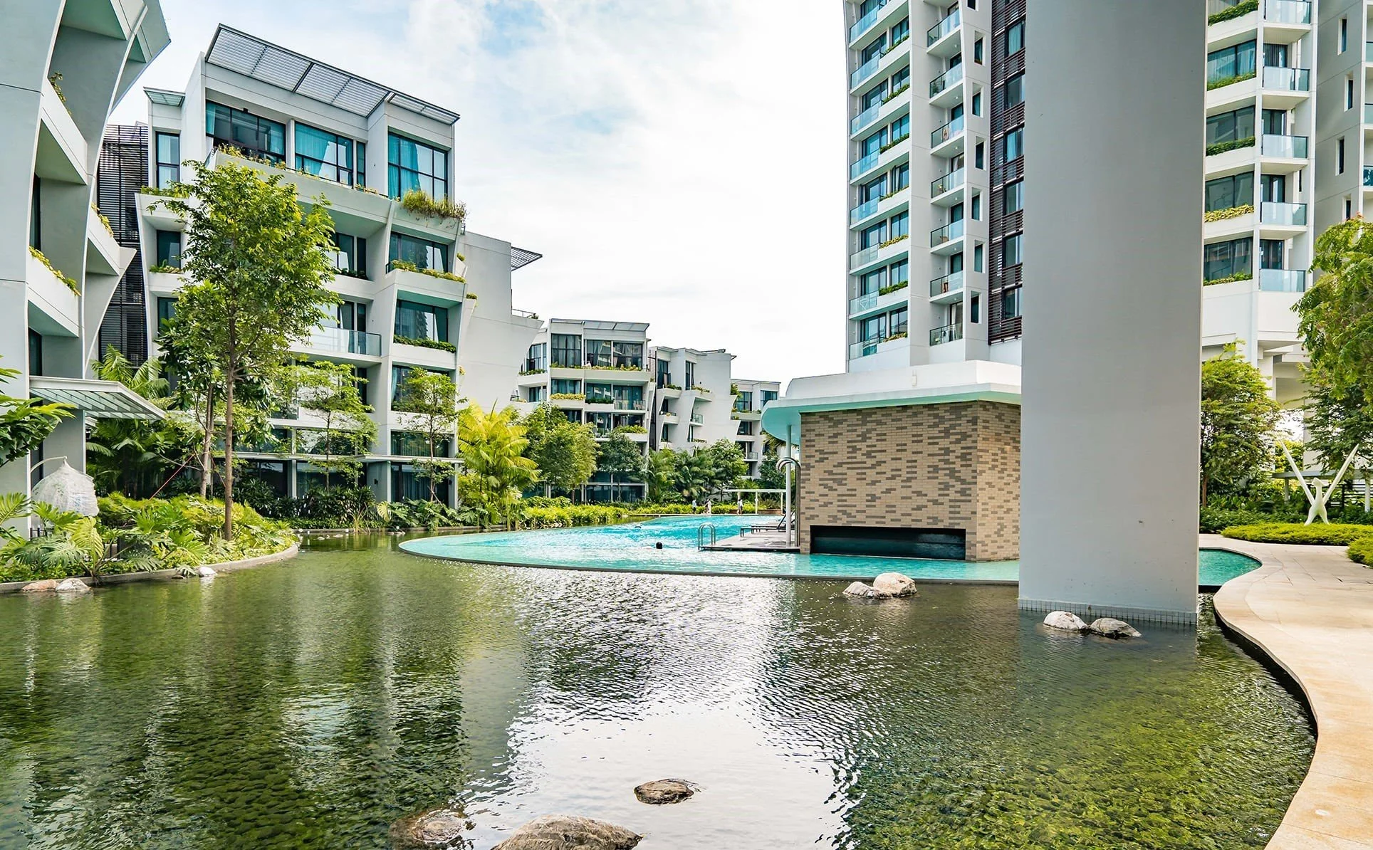 the-crest-condo-swimming-pool.jpg