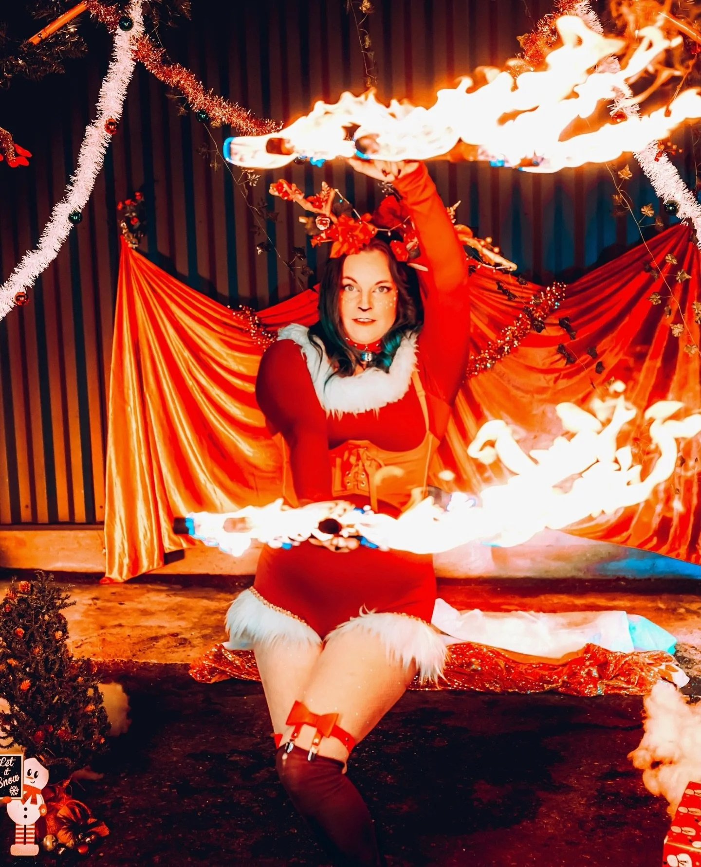 ✨ Happy Yule! ✨

May your holidays be warm, merry and bright! 

Missing my ladies from @thefiremingos a little extra hard today while sharing these photos from our holiday shoot a few years ago. 

🔥 Photos by @solus_adrift

#blessedyule #thefireming