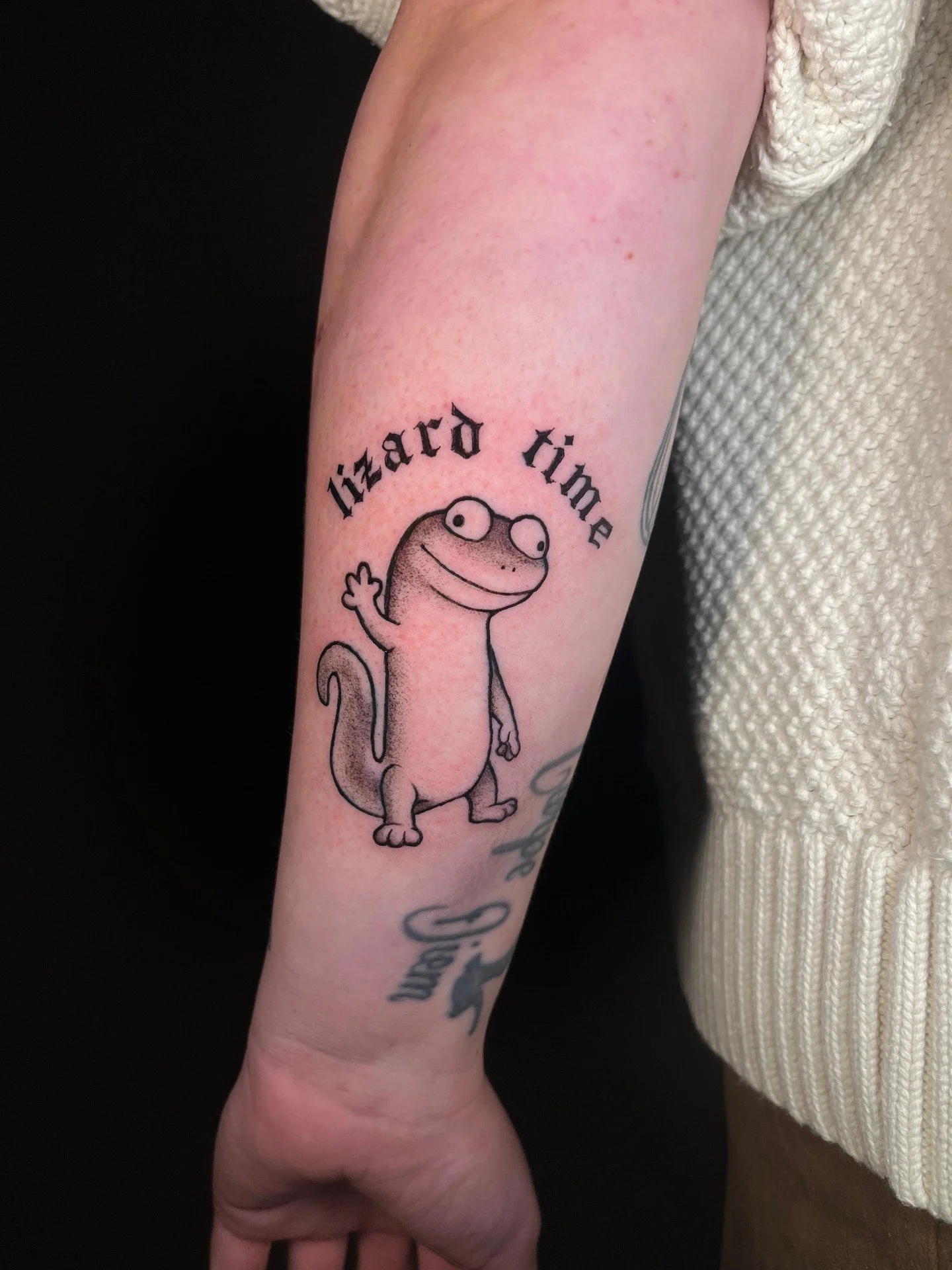 First tattoo of the new year! 

I was so stoked to do this little guy. 🥰😍

🦎🦎🦎🦎

 #tattootime #tattooartist #lizardlizardlizard