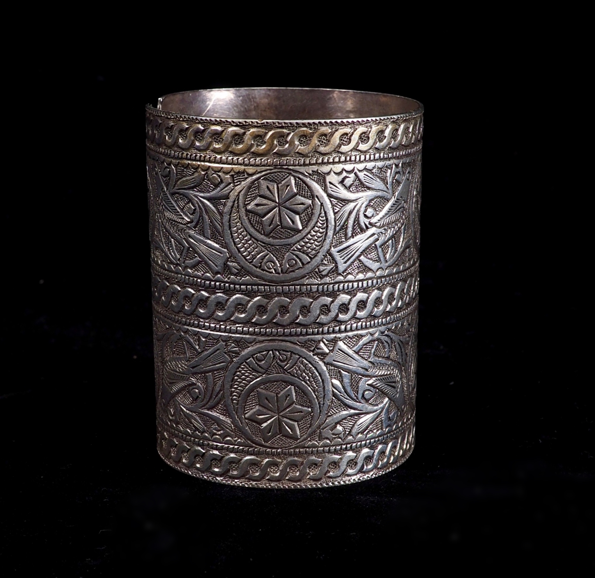 Tunisian masterly engraved silver bracelet. 350 € — Karlsson | Wickman