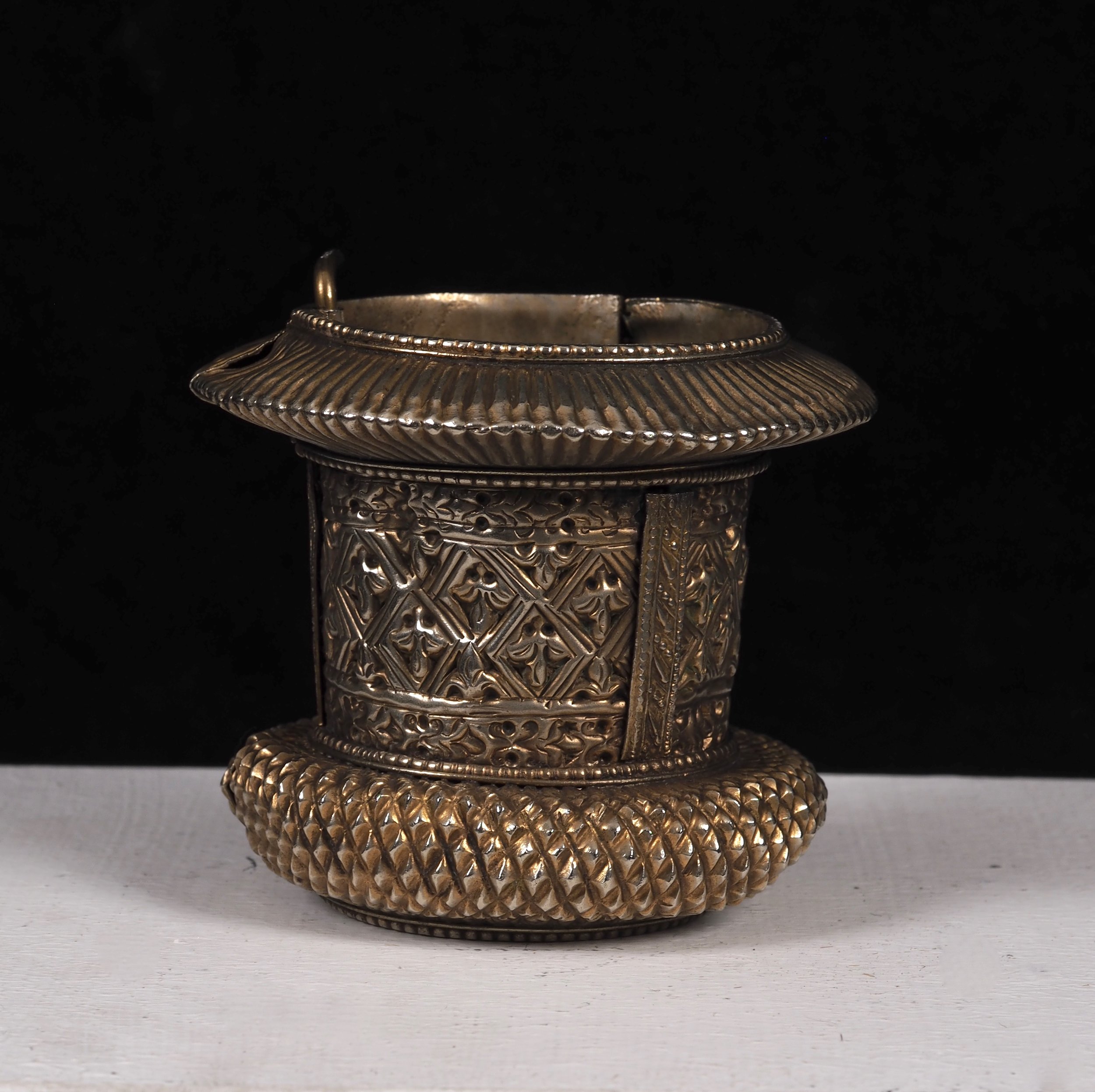 Rare and old gilt cuff, Gujarat or rajsthani India — Karlsson Wickman