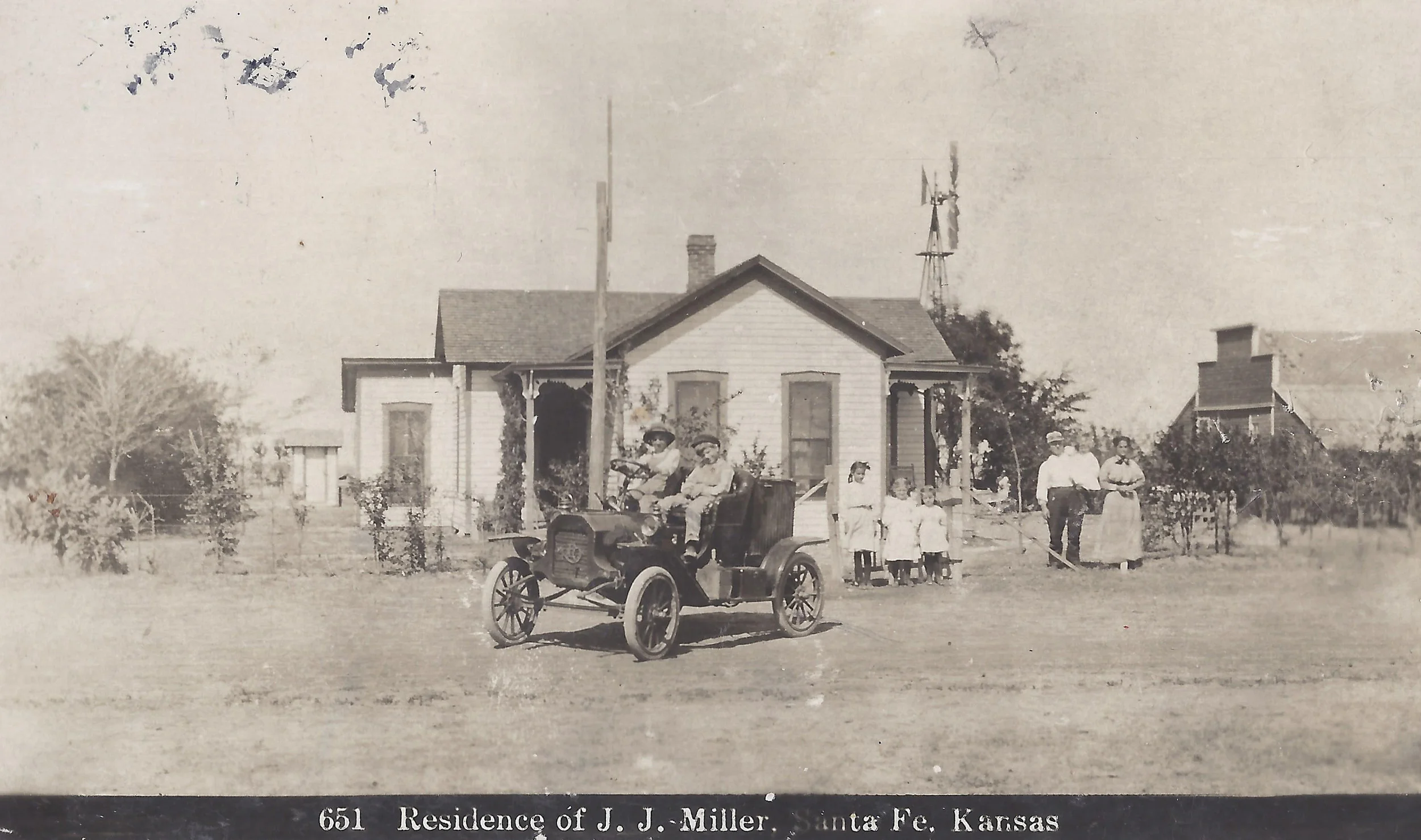 651 Residence of J. J. Miller, Santa Fe, Kansas Mr. and Mrs. J.J. Miller 1914 with their 6 children, Robert, Helen, William, Wilma, Clara, and Mamie.