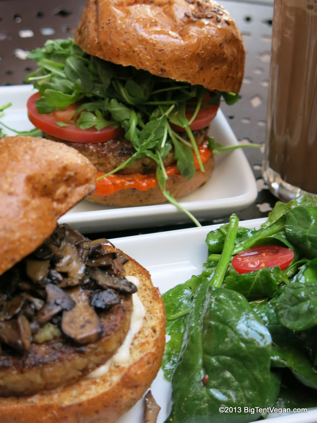 Amazing New Vegan Burgers at Freesoulcaffé