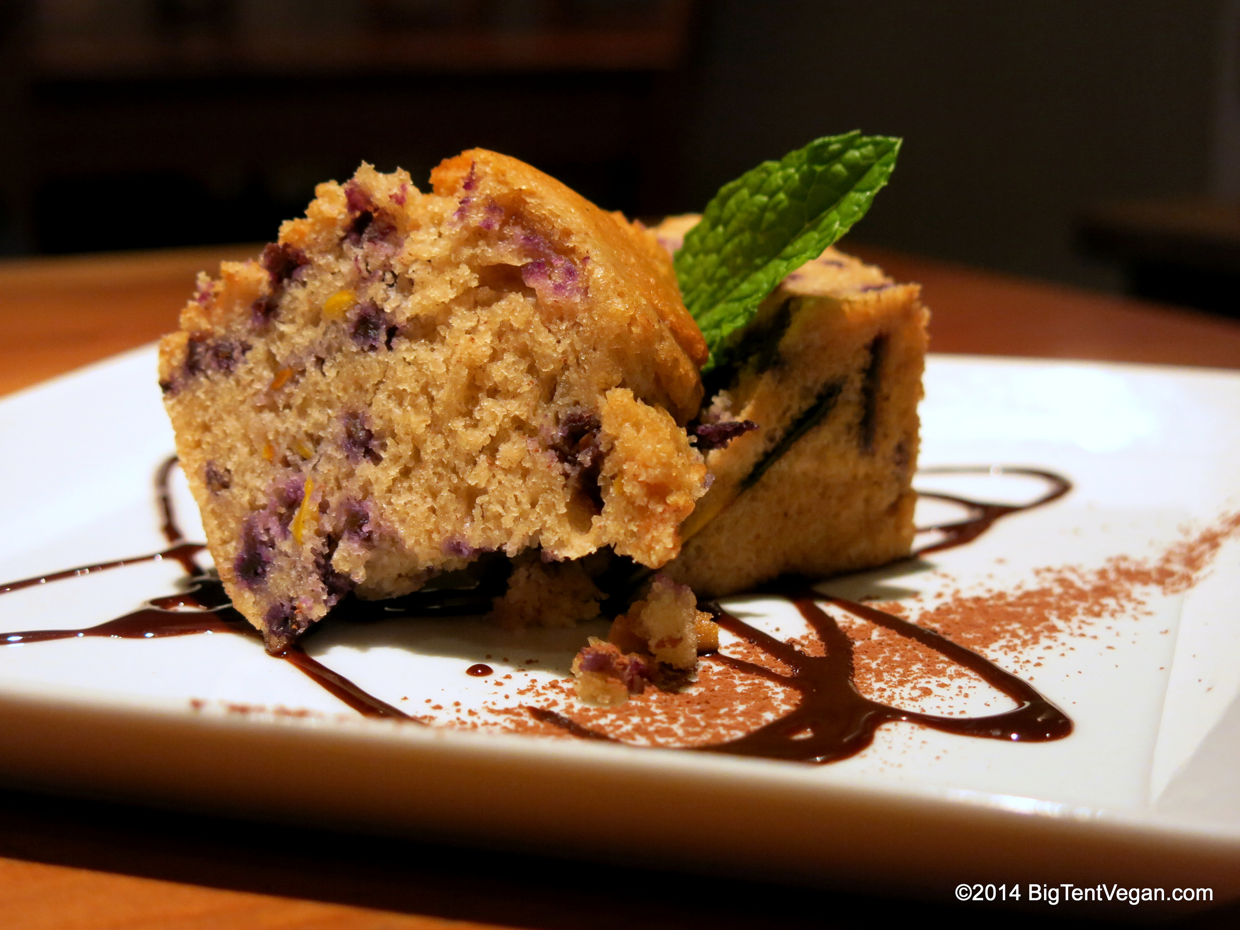 Purple Carrot and Cinnamon Cake from 100% vegan restaurant Tosca (Kyoto, Japan)