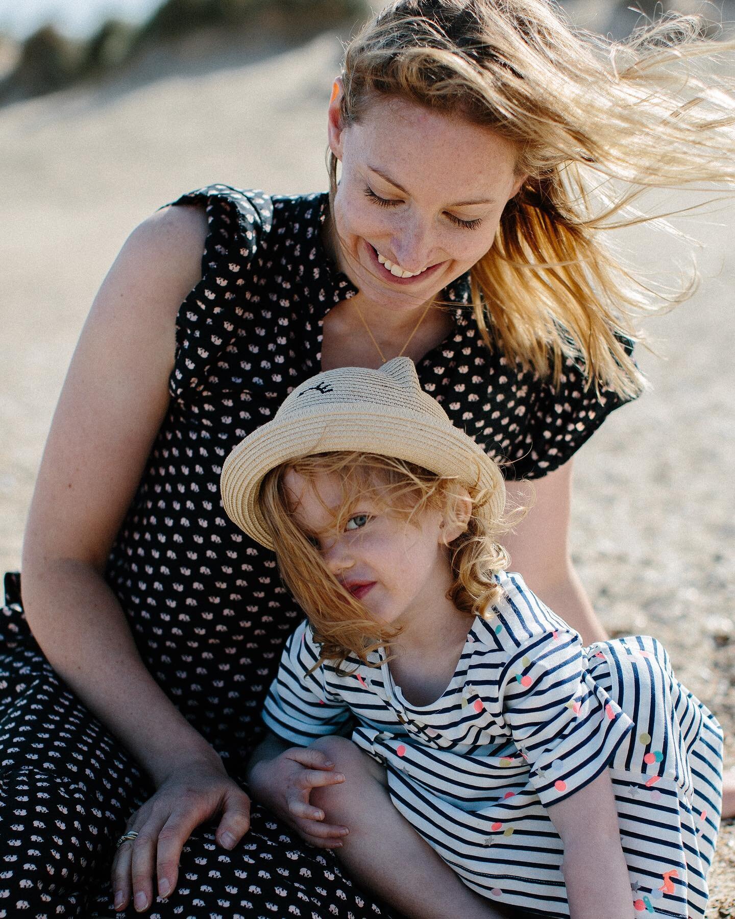 Those lazy beach days ⛱
&bull;
&bull;
&bull;
@sophie__clarke 
&bull;
&bull;
&bull;
#sanddunes #norfolkcoast #holkhambeach #beachday #familybeachphotos #siblinglove #photographer #portraitphotographer #familyphotographer #newbornphotographer #makeport