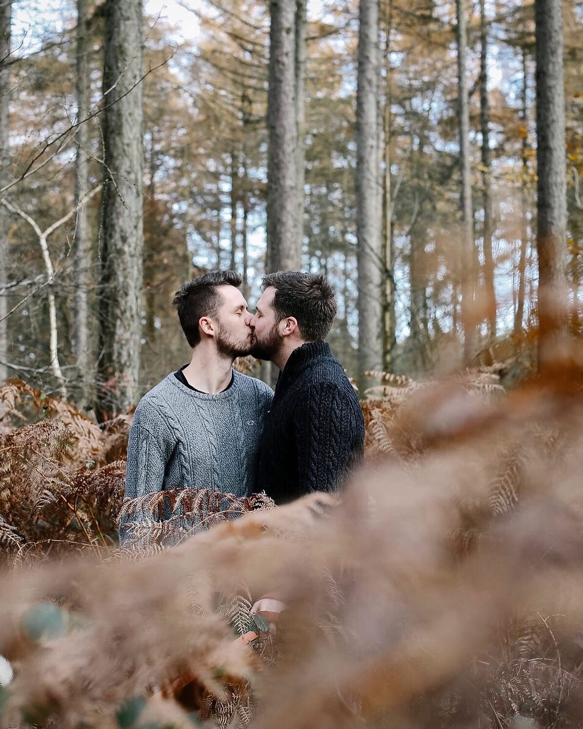 The leaves are turning and the air is starting to chill... It&rsquo;s my favourite season for portrait sessions 🍁 If theres someone you love and treasure this autumn, have your photograph taken with them 🧡

&bull;
&bull;
&bull;
@gatley237 @fisforfe