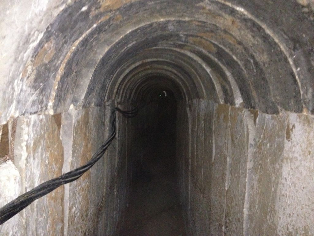 Tunnel trick