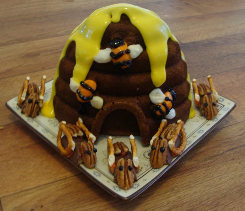 Add a banana caramel bundt cake (or to be even more thematic, use the Nordic-brand Bee Hive Cake Pan), and you the makings for a full-on Baptist party! 