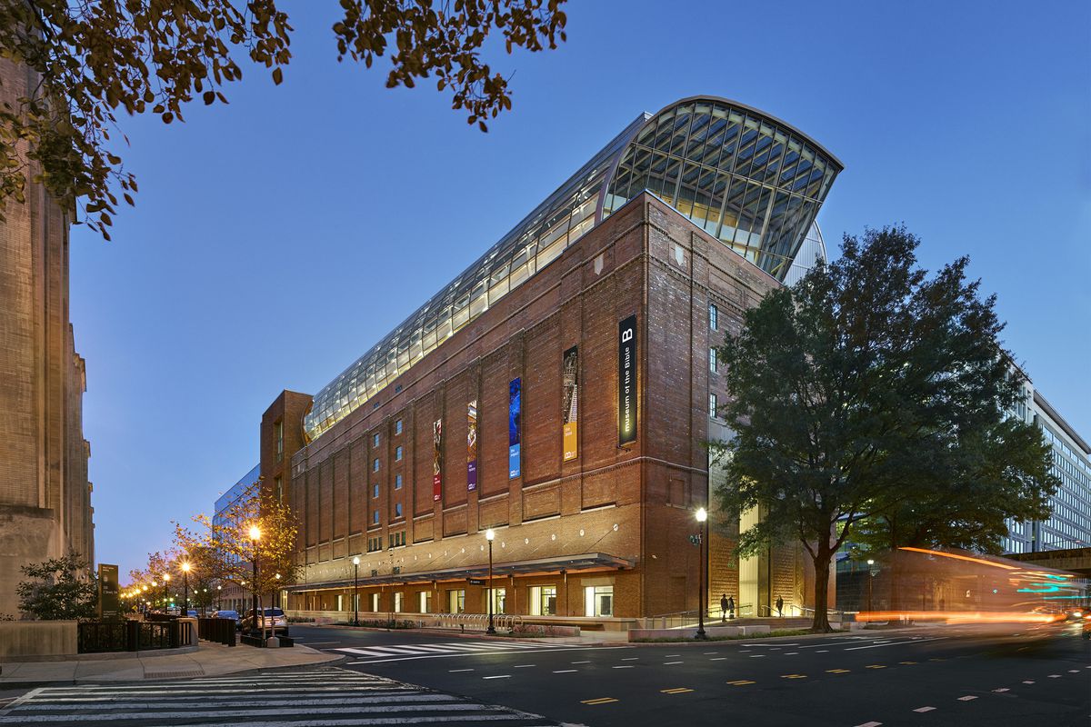 The Museum of the Bible hopes to attract middle class Christian Americans...it's even located in a mall! The National Mall!!