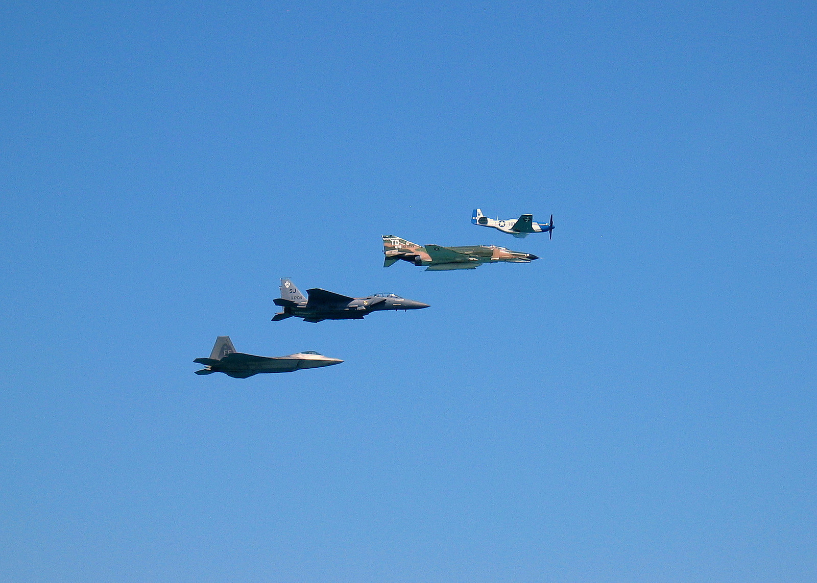 Chicago, IL. (2008) - A USAF Heritage Flight. From the top: A P-51 Mustang, F-4 Phantom, F-15 Strike Eagle and an F-22 Raptor