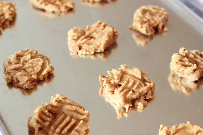 021914-peanut-butter-cookies-bake-web.jpg