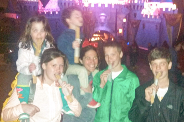 Horrible picture, I know, but proof of the churro.