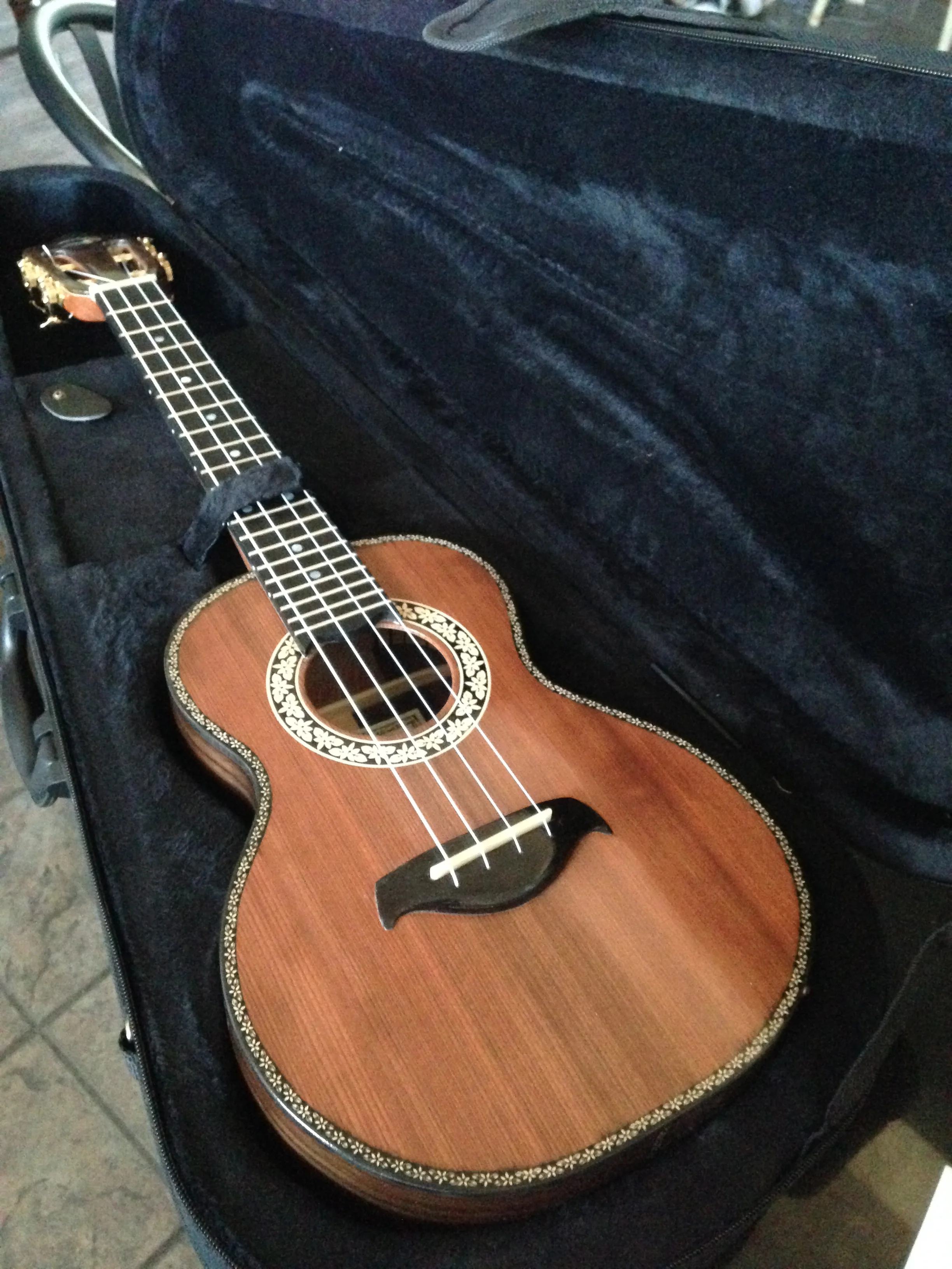 Tenor 'ukulele Sinker redwood top
