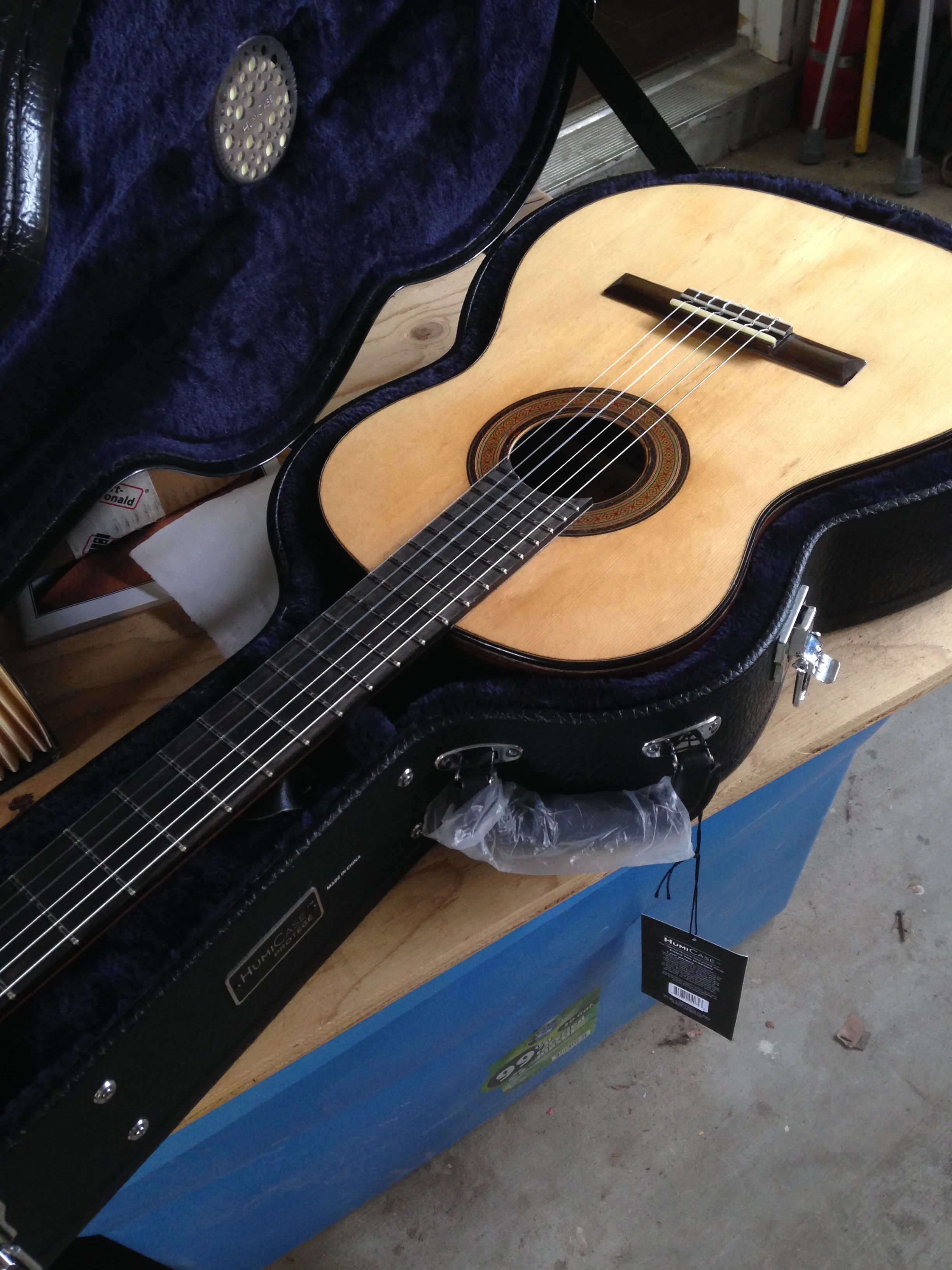 Brazilian rosewood / sitka spruce classical guitar