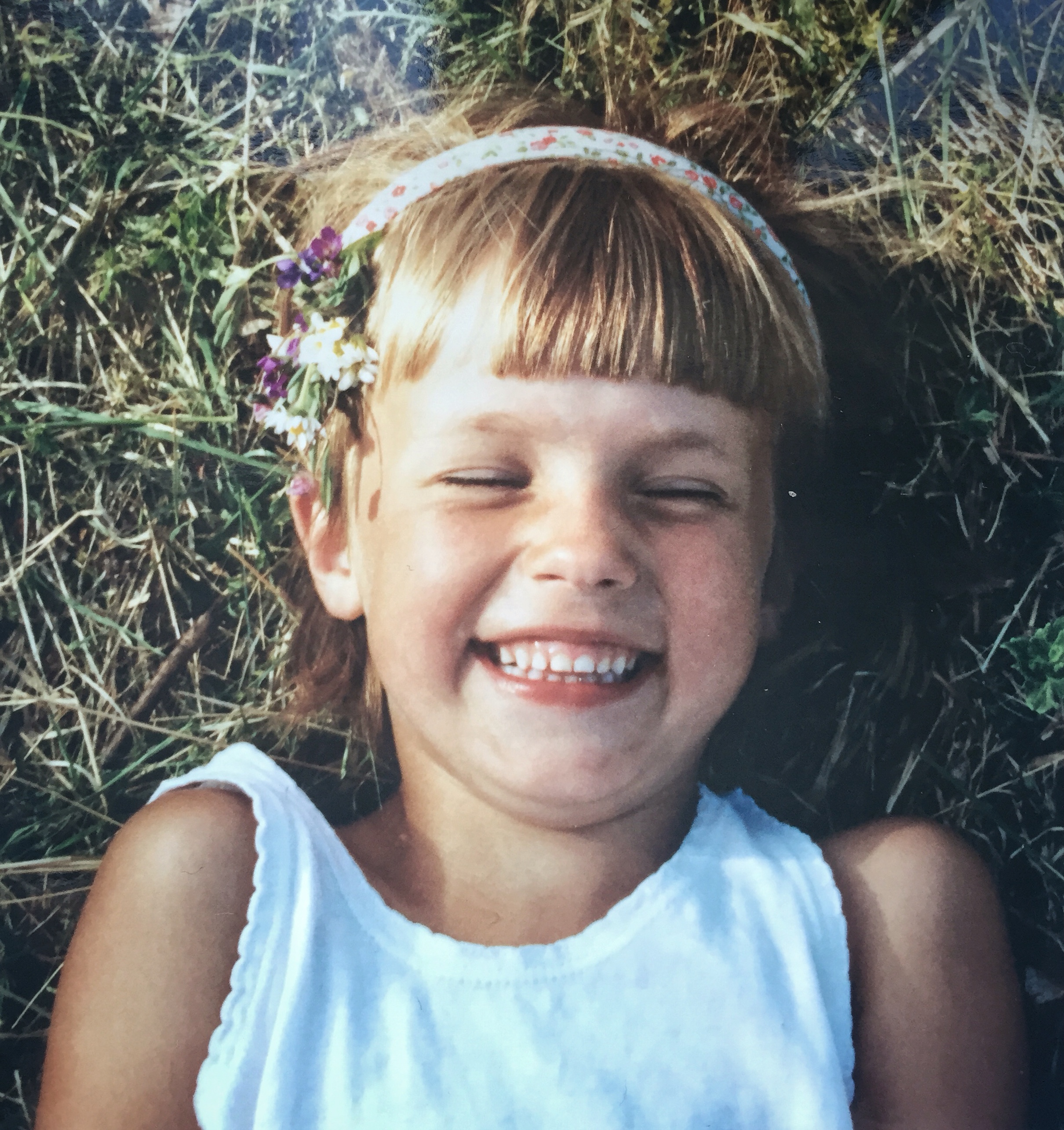 min lilla lyckliga flicka som alltid kommer bo inom mig.