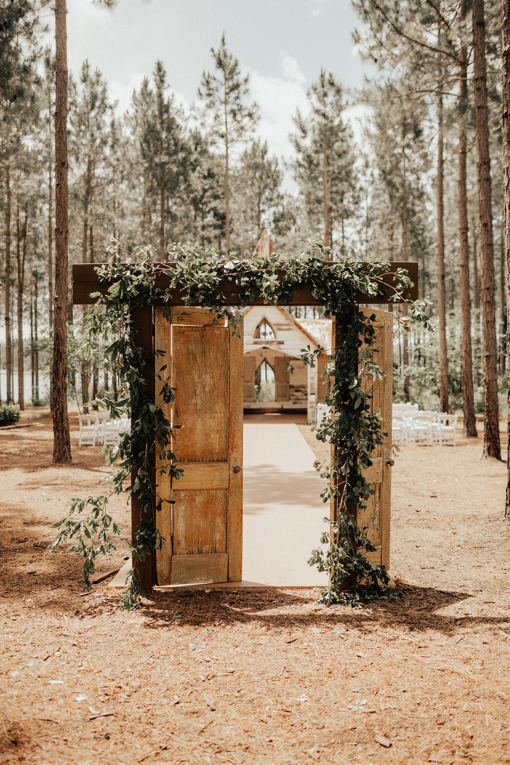 Peach Barn Wedding At Timbermill Acres Chelsey Dellinger Photography