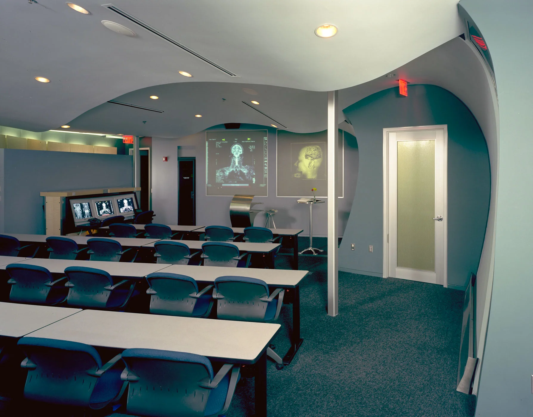 08_theater_b.jpg