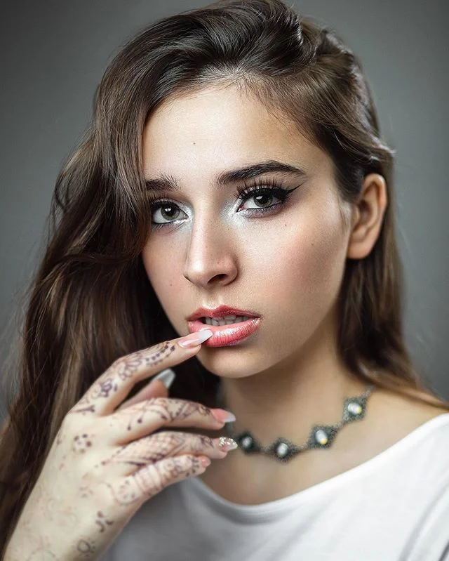 Don&rsquo;t Lose Focus
Photographer: @kmarablephoto 
Model: @sherinthemodel 
Light: @godox_photo_equipment 
@godoxnation @godoxusergroup @godoxportraits
.
.
.
.
.
#seekingthestars #cooloceann #breathemydarkness #photographyislifee #photographysouls #