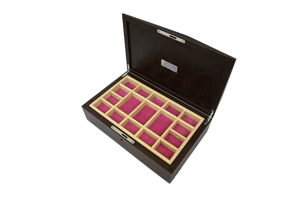 Killen_Box_Close_ANGLE_OPEN_TRAY_IN.jpg