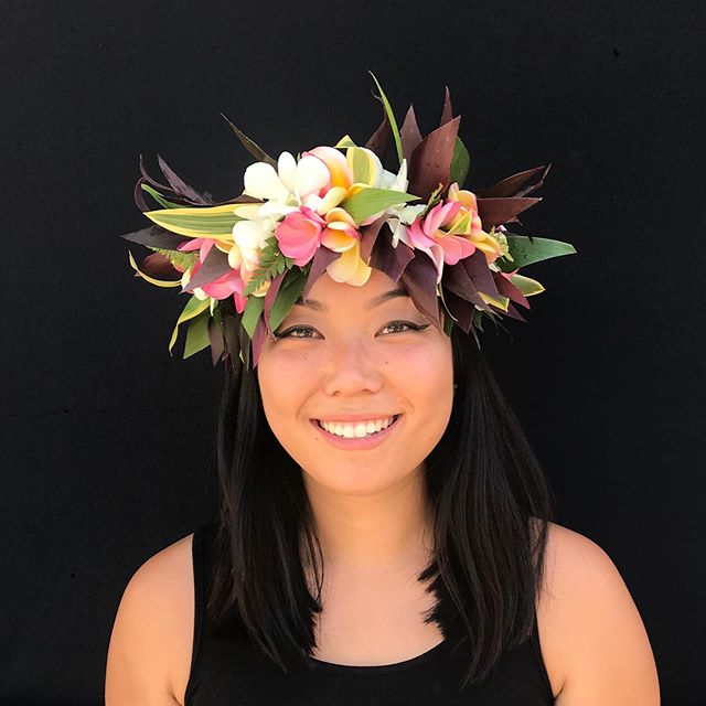 Order your grad a fresh flower lei from our good friend, Aunty Lamme&rsquo;! ⁣⁣
⁣⁣
⁣⁣
🌺 Flower leis start at $25⁣⁣
⁣⁣
🌺 Haku leis (crown) start at $60⁣⁣
⁣⁣
🌺 Money leis vary ⁣⁣
⁣⁣
Call or text (310) 738-9153