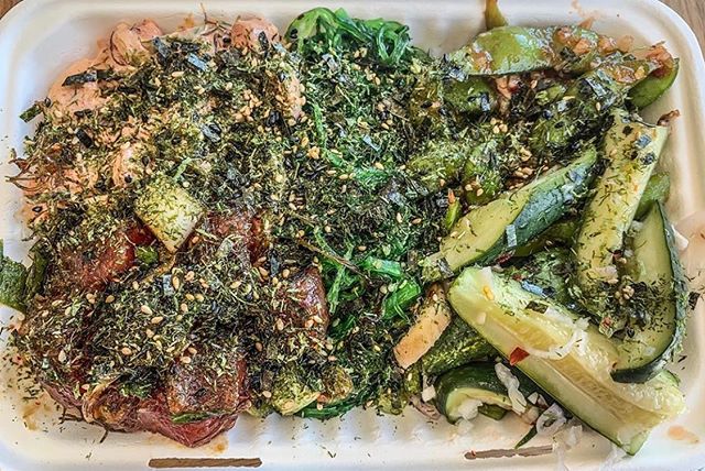🌀 What do you see? 🌀
Mahalo for sharing your Magic Eye poke bowl, @foodandexperiences! 🤙🏽