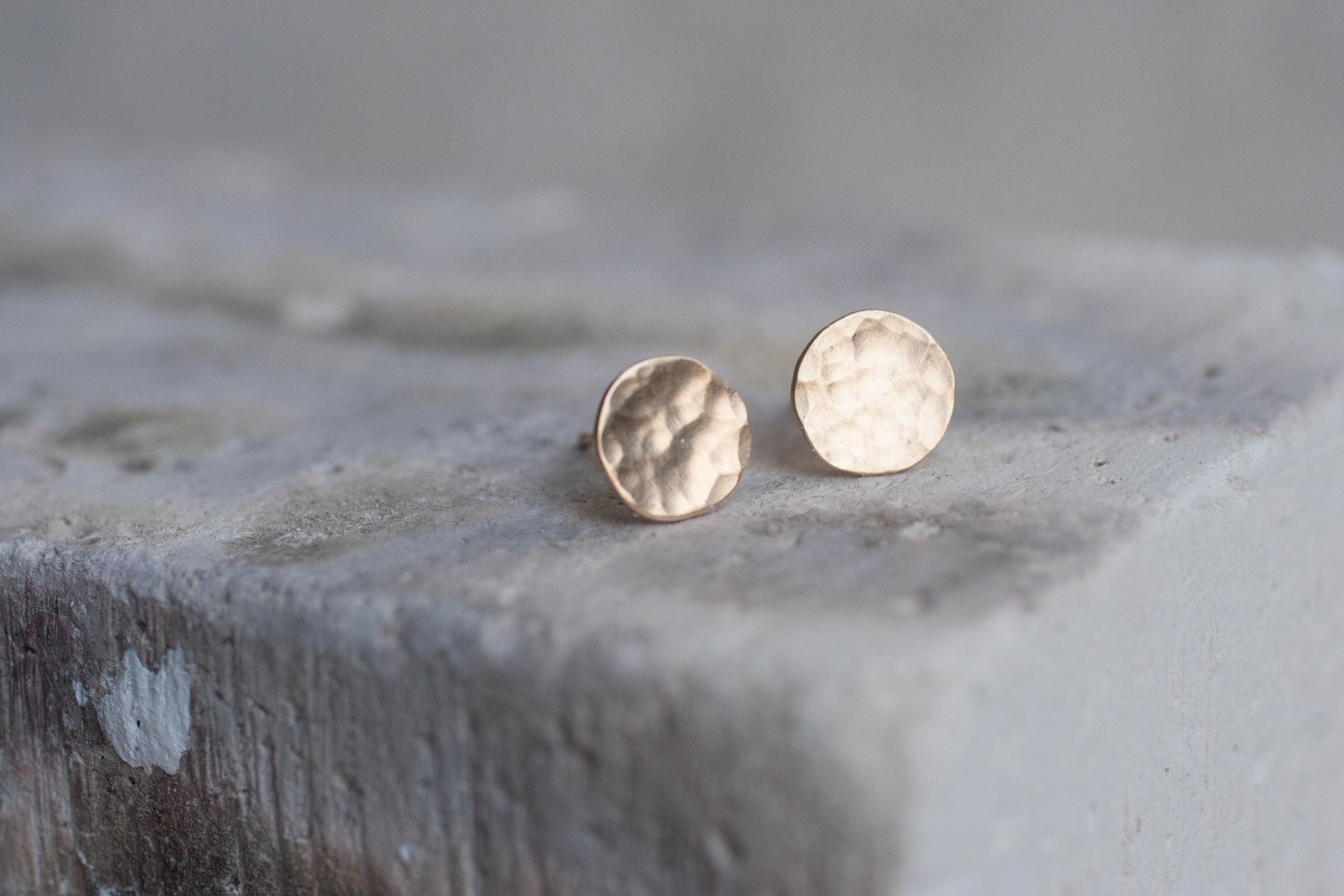 8 mm hammered gold earrings-3.jpg