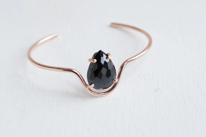 Black Spinel Curve Bracelet-2.jpg