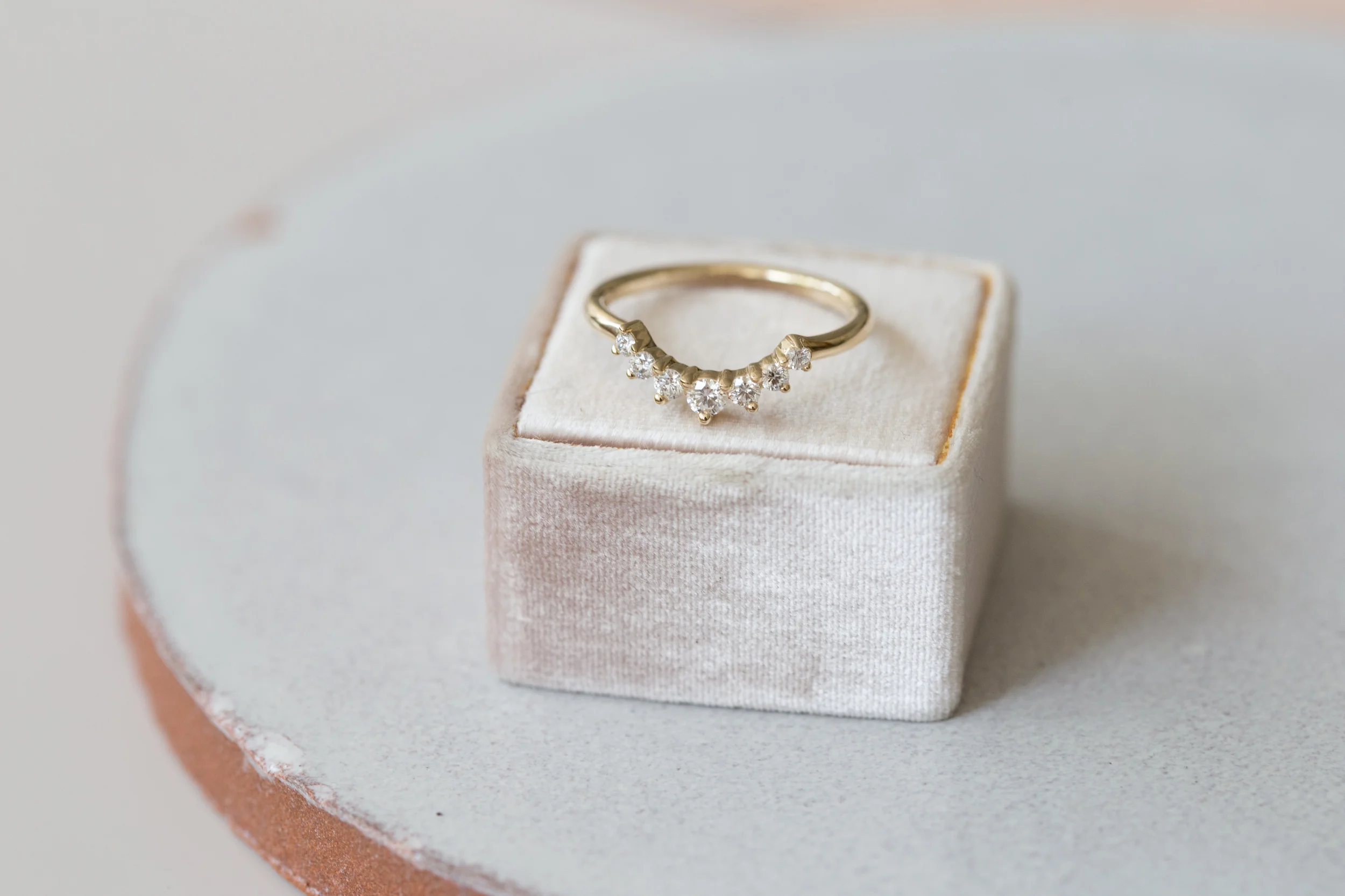 Graduated Diamond Curve Band-3.jpg