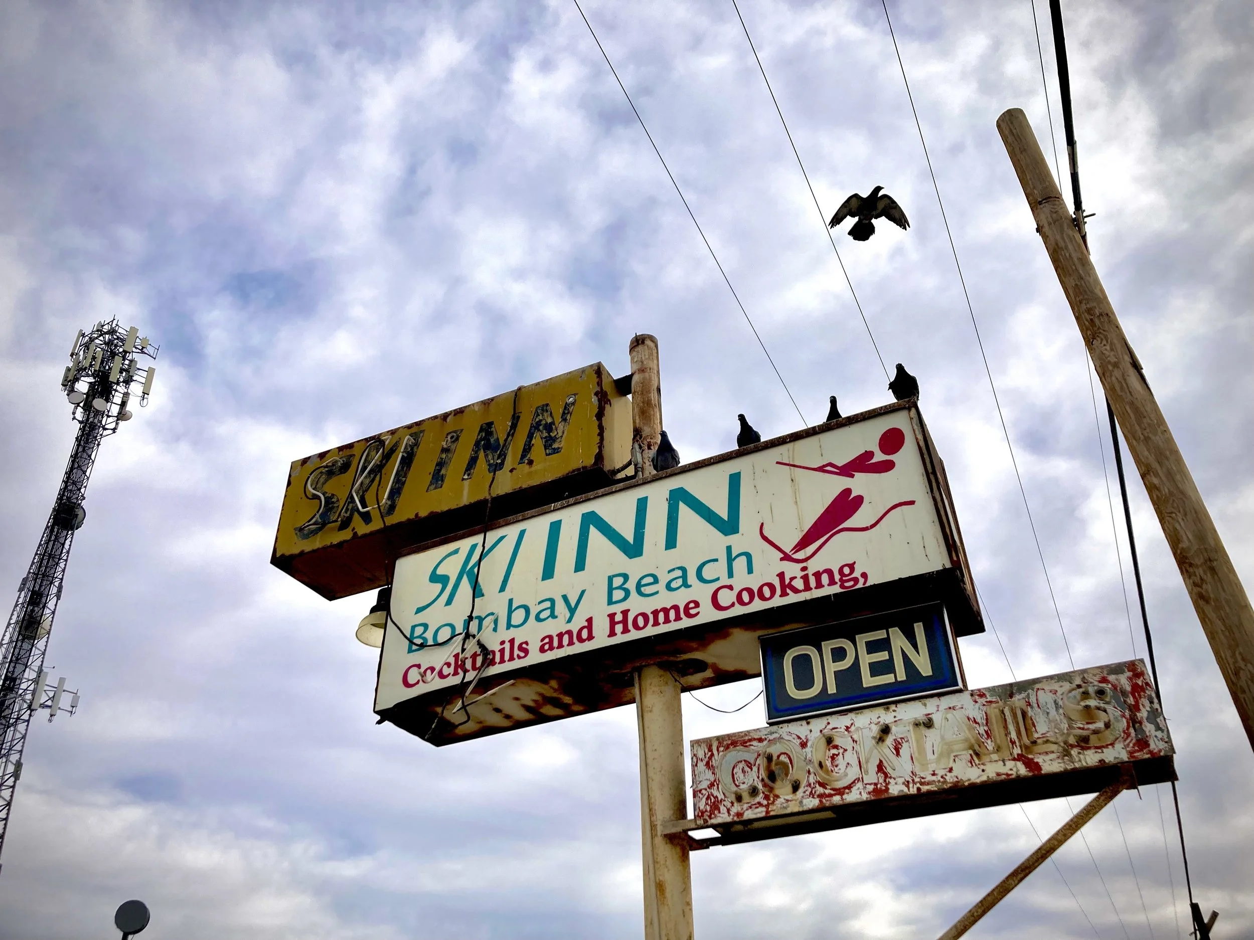 Dive Inn.jpeg