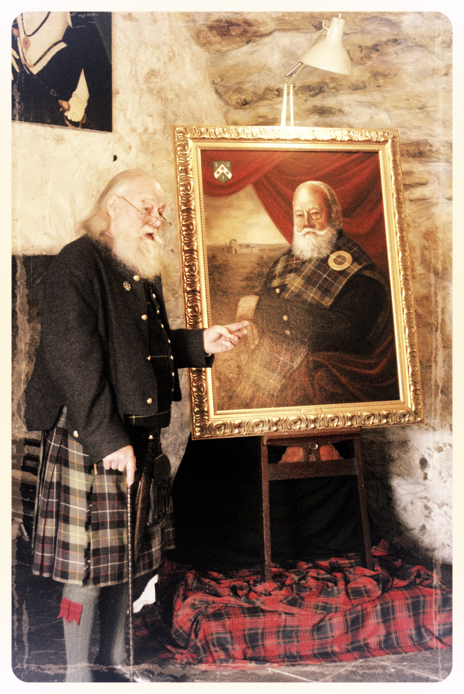The Laird addressing an attentive audience