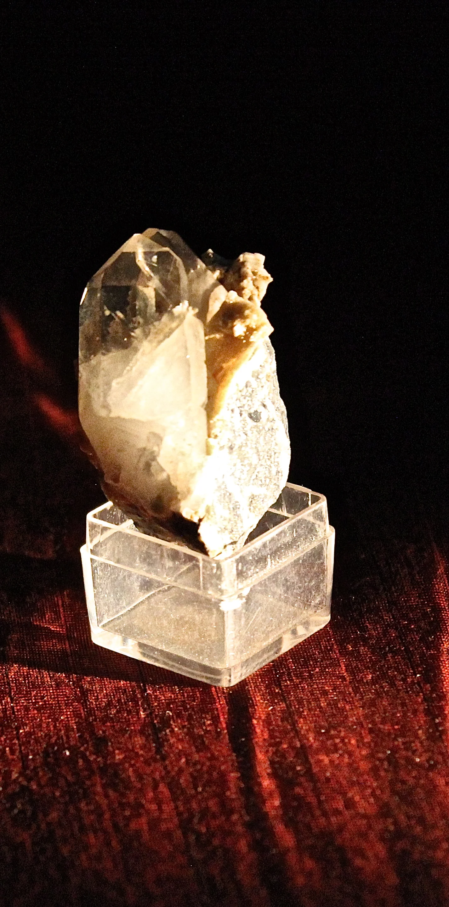 Quartz (3.5 cm tall) from Atikokin, Ontario