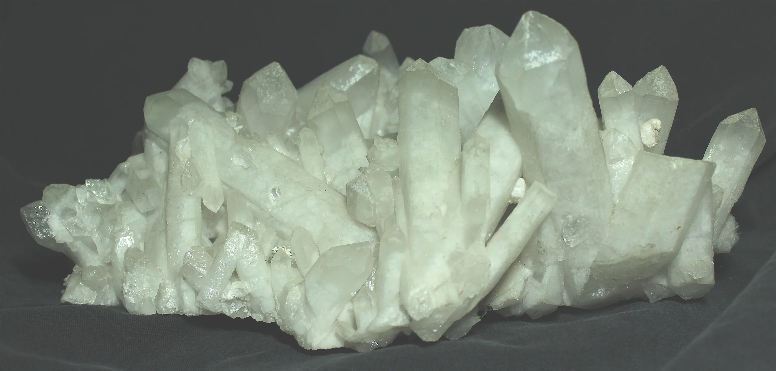Large Quartz cluster, 31 cm wide