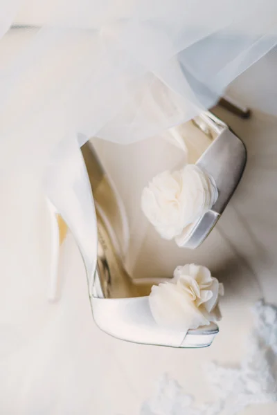 Hannah & Marshall Wedding_Rustic White005.jpg