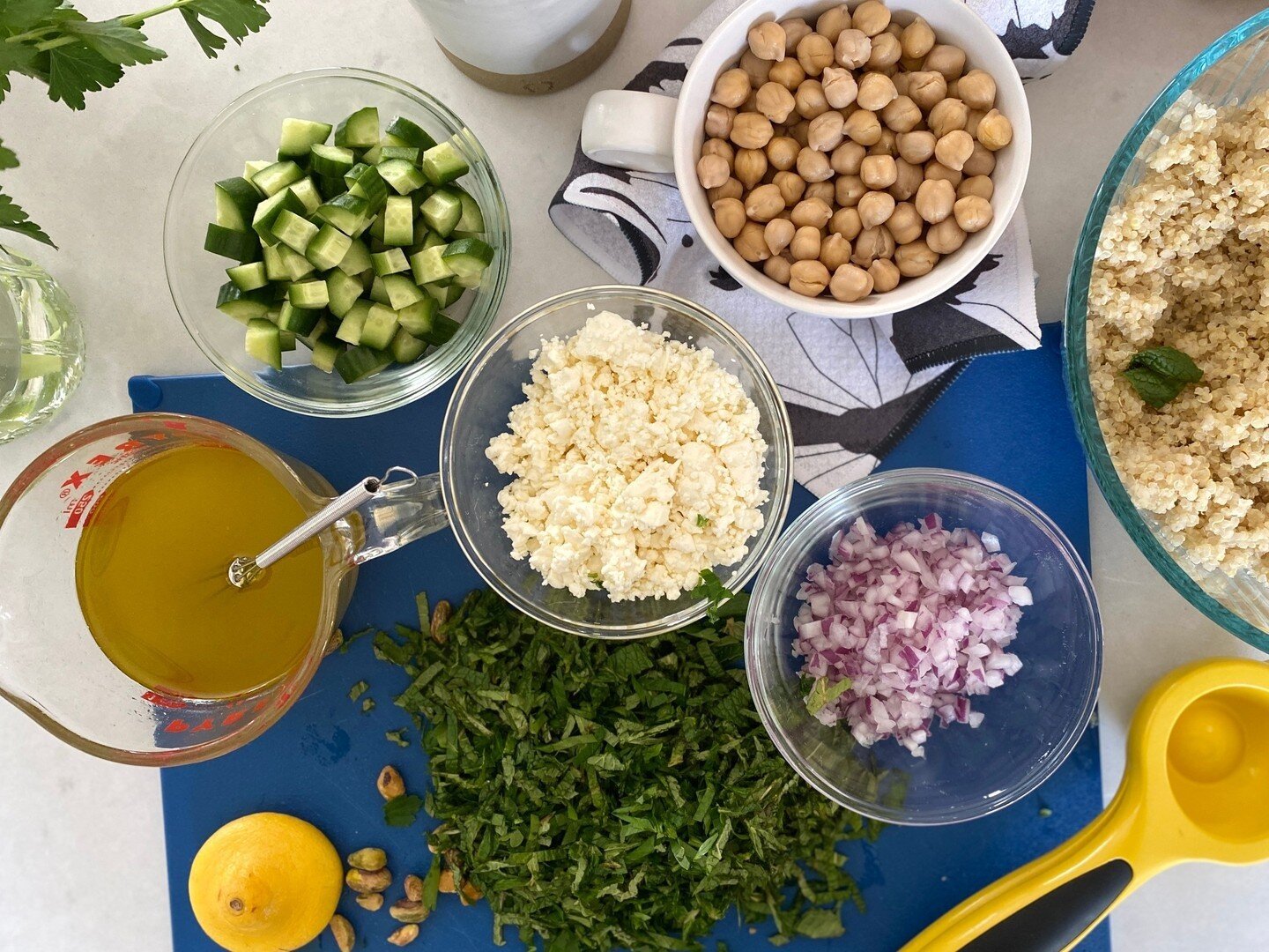 The sunny spring weather has me craving FRESH and nothing quite satisfies that itch like a really good salad. Link in bio for this crazy delicious combination of some of my very favorite things all packed into one bowl. It&rsquo;s jammed with protein