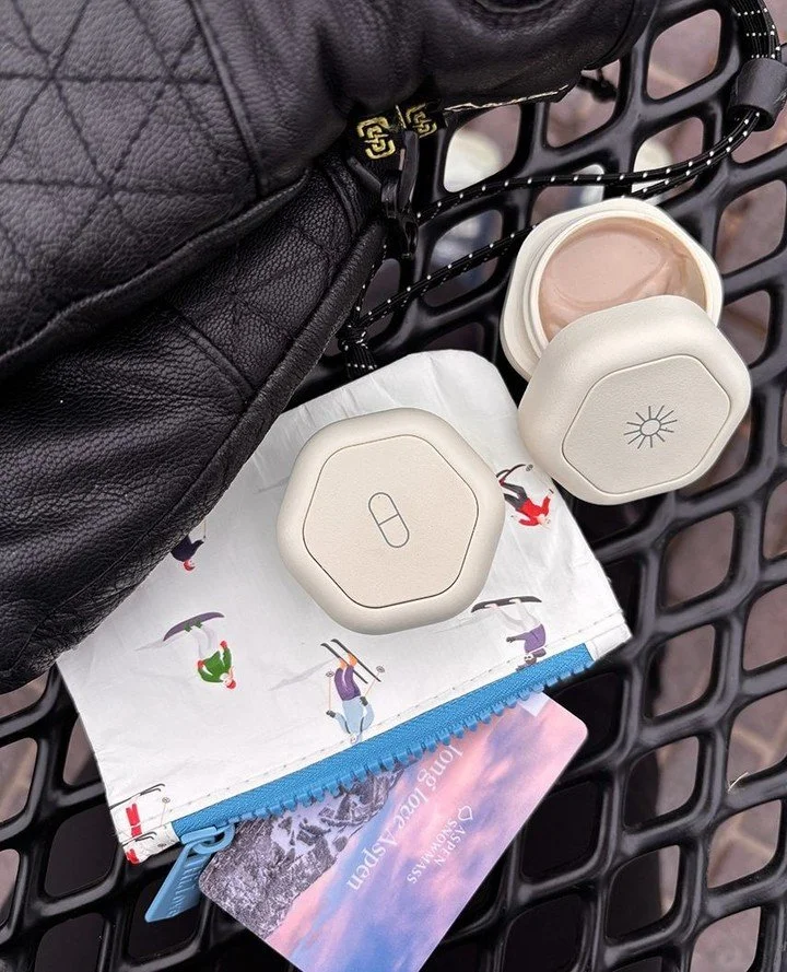 The snow's not great, but the sun is shining BRIGHT and I'm ready for it ☀️⁠ Link in bio for THE best way to tote around your essentials no matter where you're headed. The @keepyourcadence Small Capsules are perfect for sunscreen + ibuprofen along wi