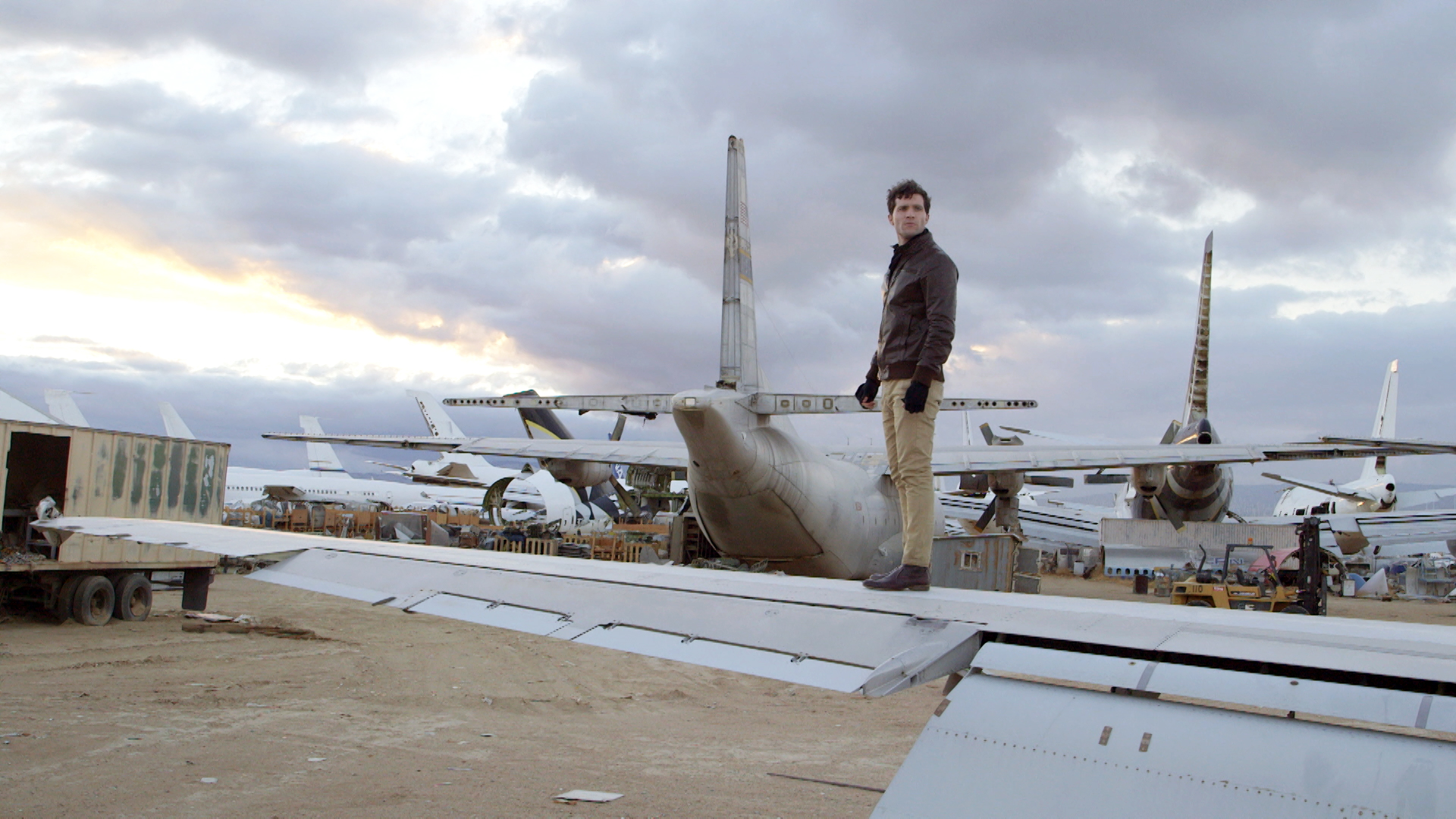 ALAN DUFFY EXPLORNG THE BONEYARD, MOJAVE AIR & SPACE PORT.jpg