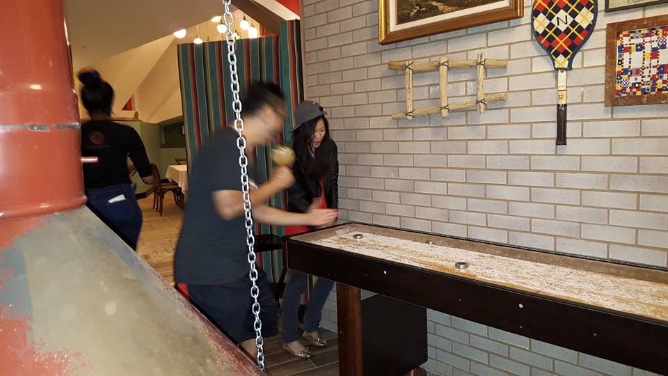 Shuffleboard at Gogobot Pro event at Simmzy's