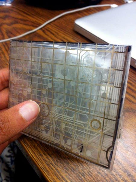 I made this wallet from keyboard circuits