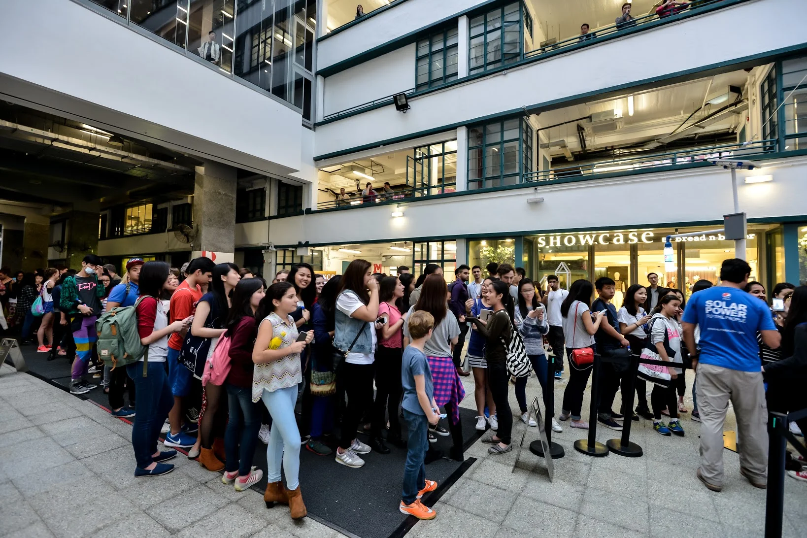 Crowd 2.jpg
